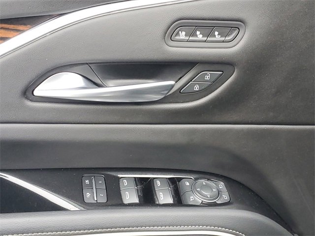 Used 2023 Cadillac Escalade Premium Luxury image 16