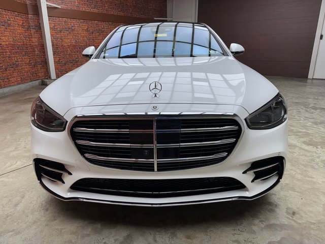 Used 2025 Mercedes-Benz S 580e S 580e image 8