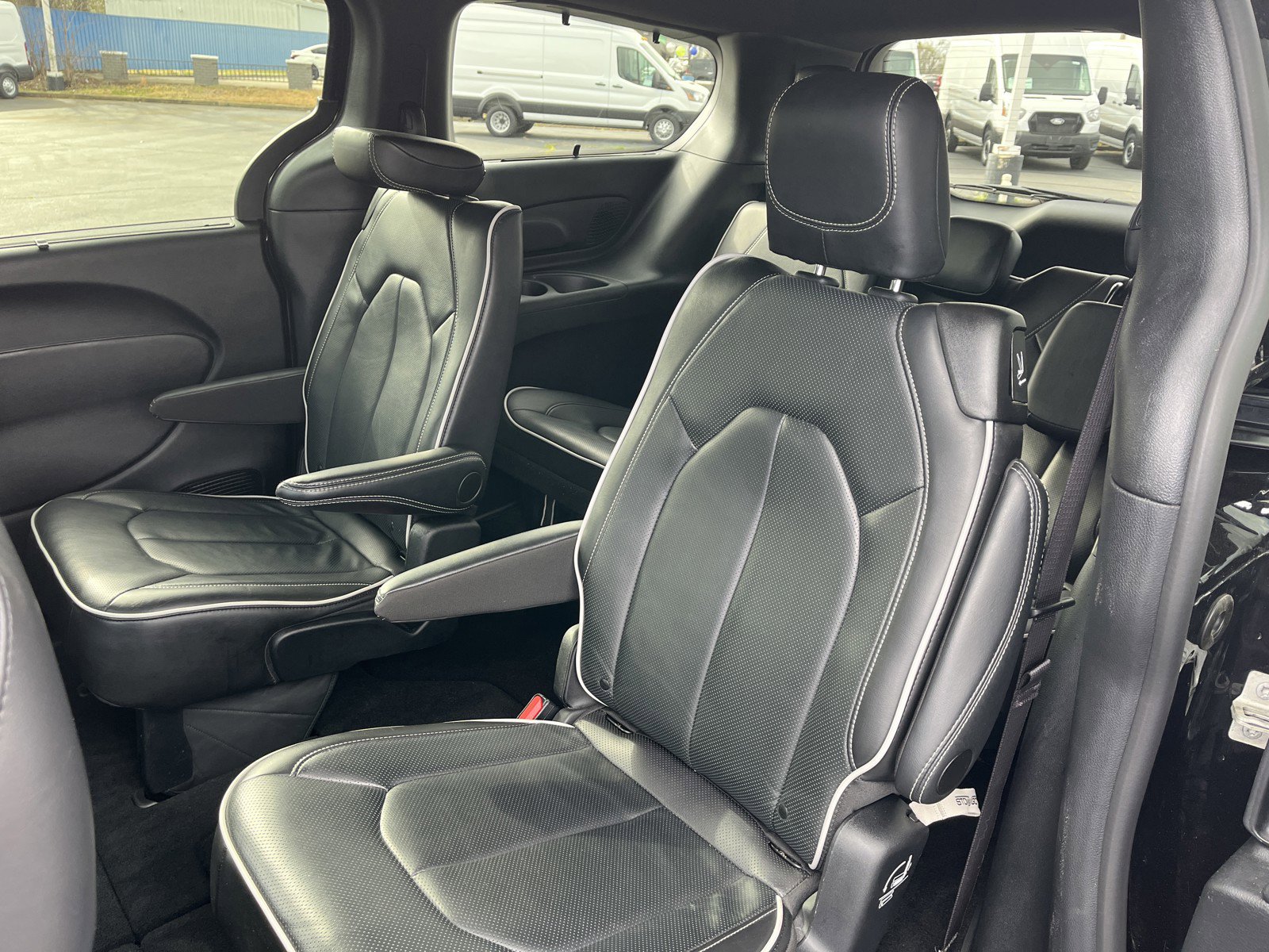 Used 2025 Chrysler Pacifica Limited image 16