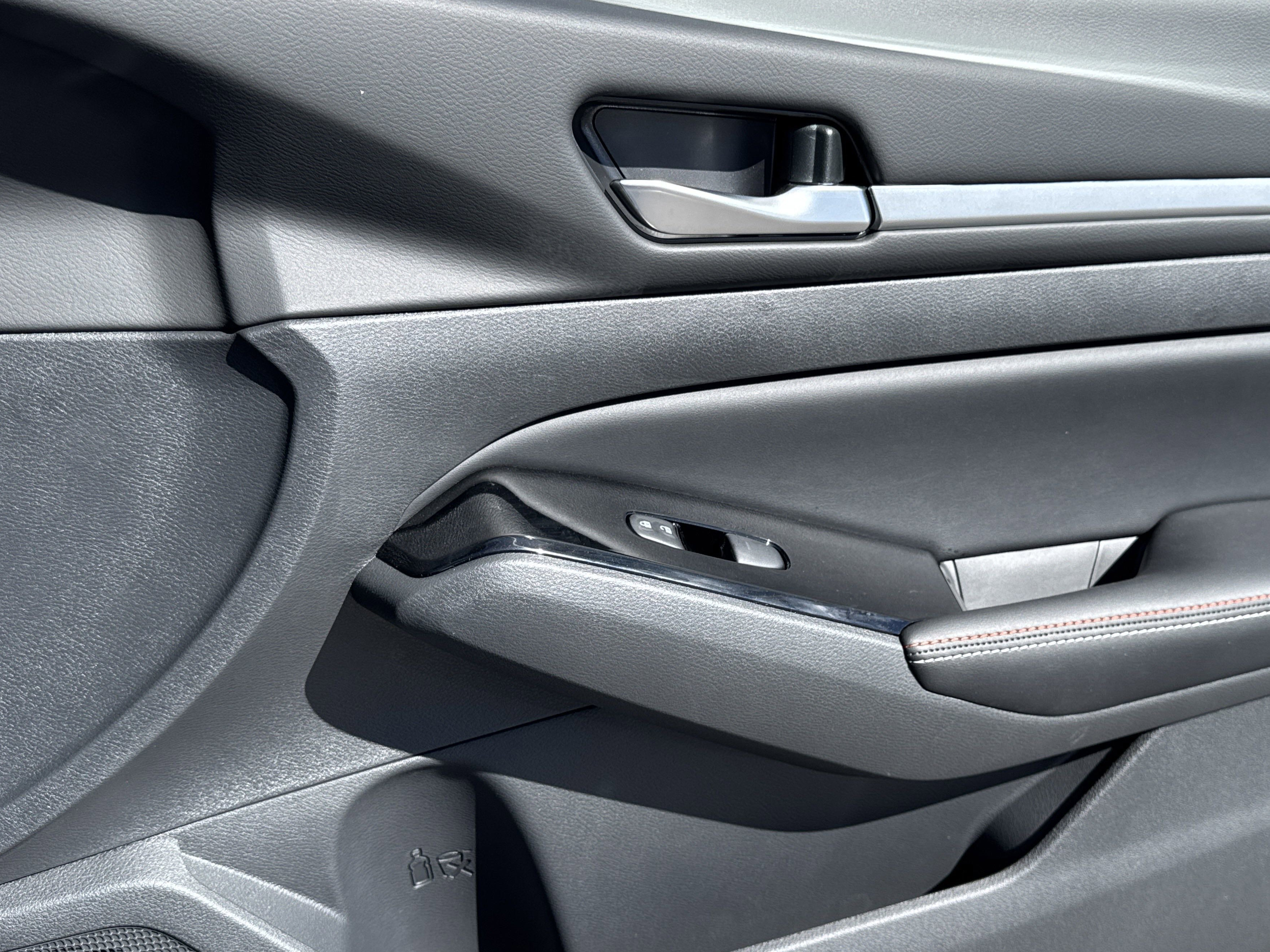 New 2025 Nissan Altima 2.5 SR image 18