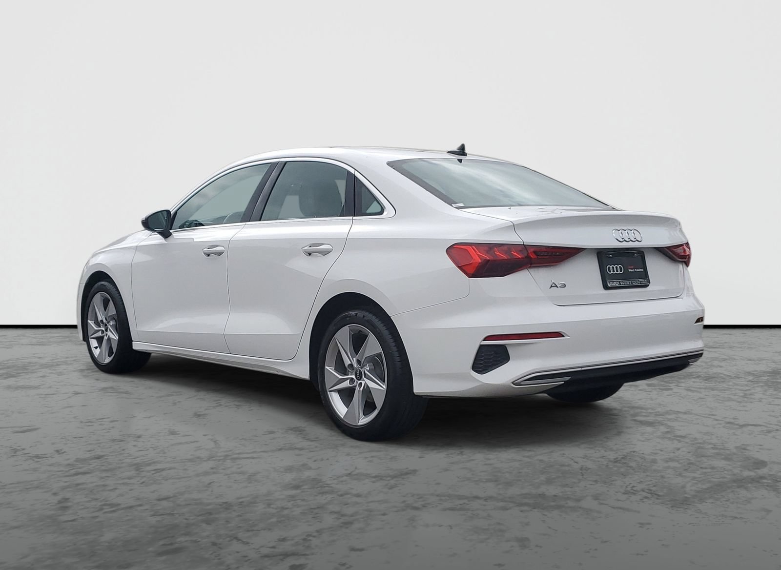 Used 2023 Audi A3 2.0T Premium FWD image 3