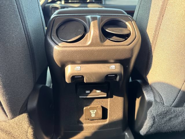 Used 2025 Jeep Wrangler Unlimited Sahara AWD/4WD image 31
