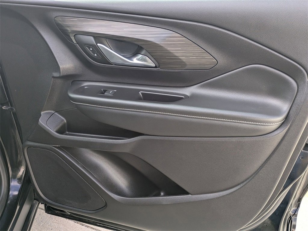 Used 2024 GMC Terrain SLT image 34