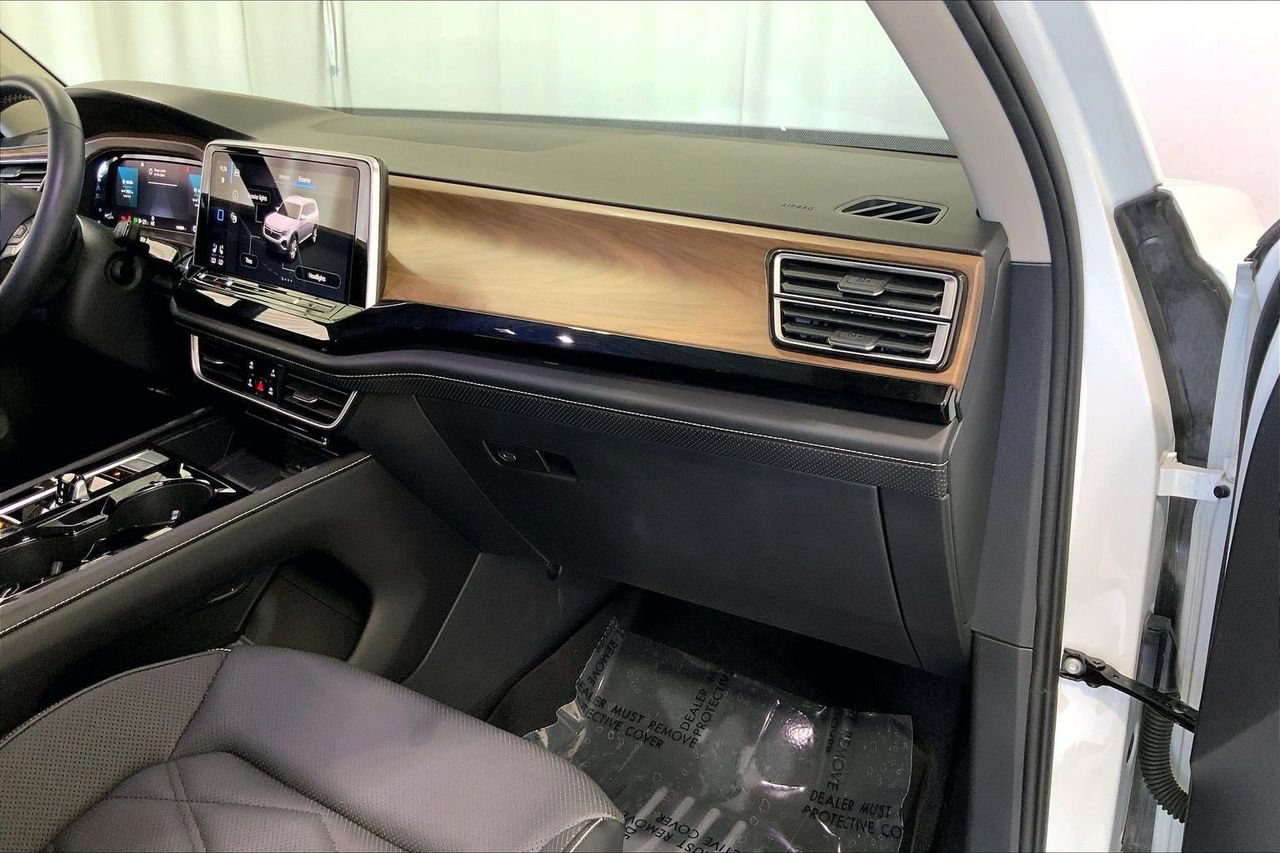 Used 2024 Volkswagen Atlas SE FWD image 16