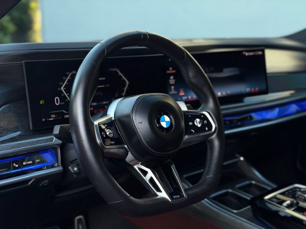 Used 2025 BMW 760i xDrive w/ Premium Package AWD/4WD image 17
