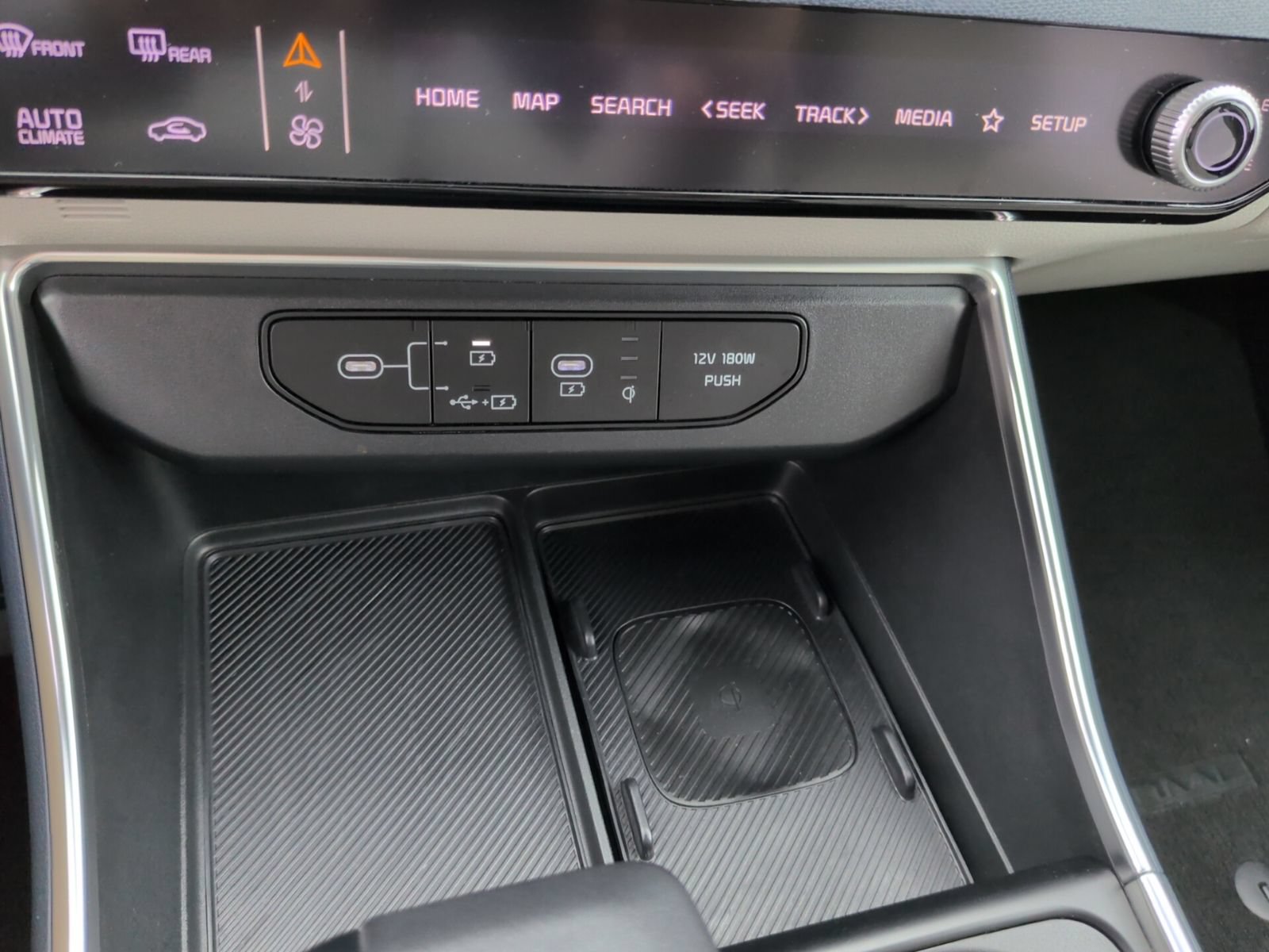 Used 2025 Kia Carnival EX FWD image 25
