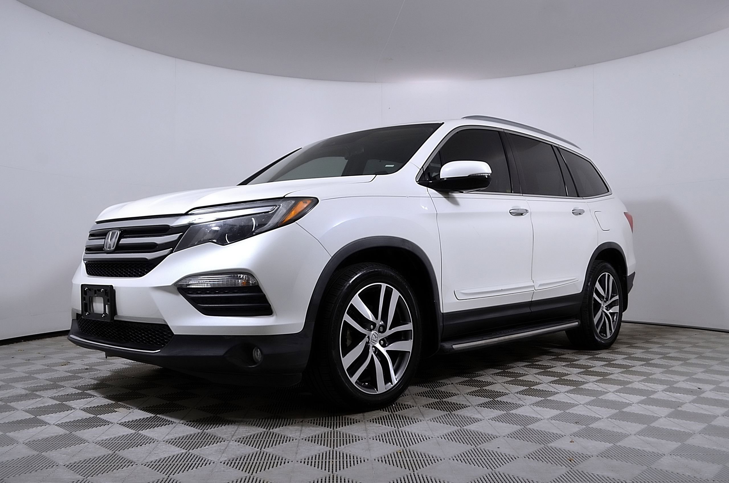 Used 2016 Honda Pilot Touring image 2