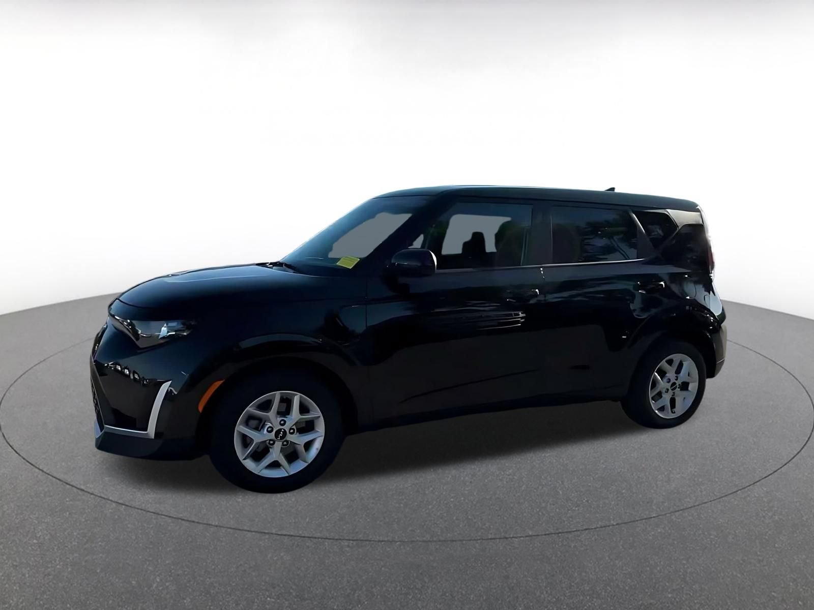 Used 2025 Kia Soul LX w/ LX Technology Package FWD image 9