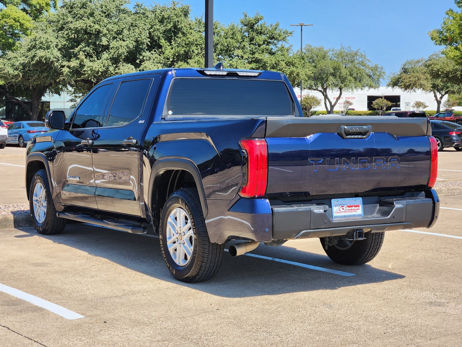 Used 2022 Toyota Tundra SR5 w/ Convenience Package RWD image 4