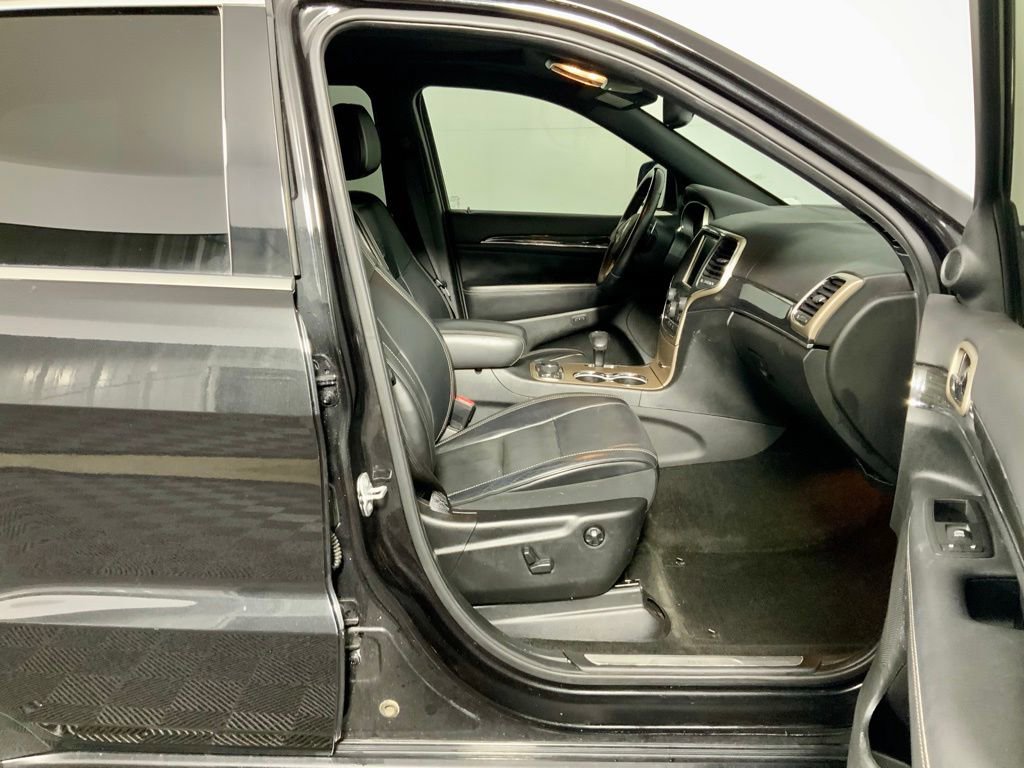 Used 2015 Jeep Grand Cherokee Overland w/ Advanced Technology Group image 30