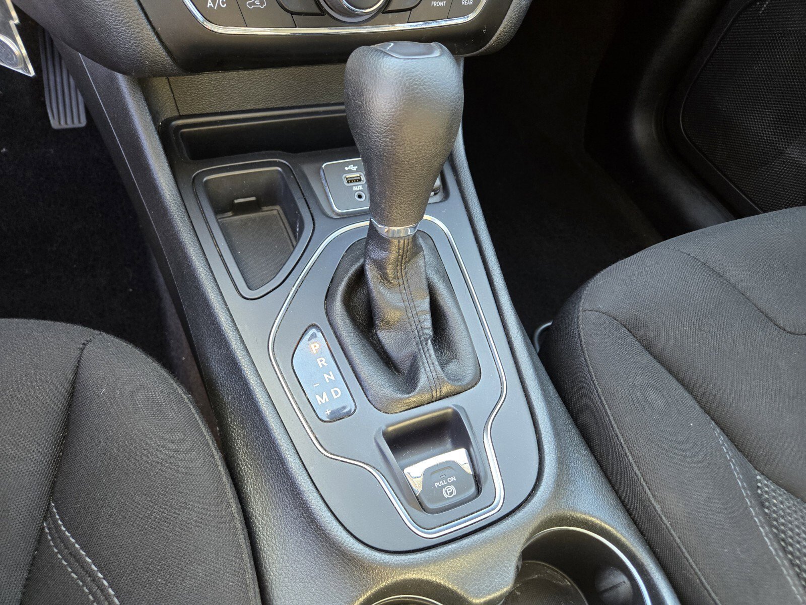 Used 2019 Jeep Cherokee Latitude w/ Popular Appearance Group FWD image 21