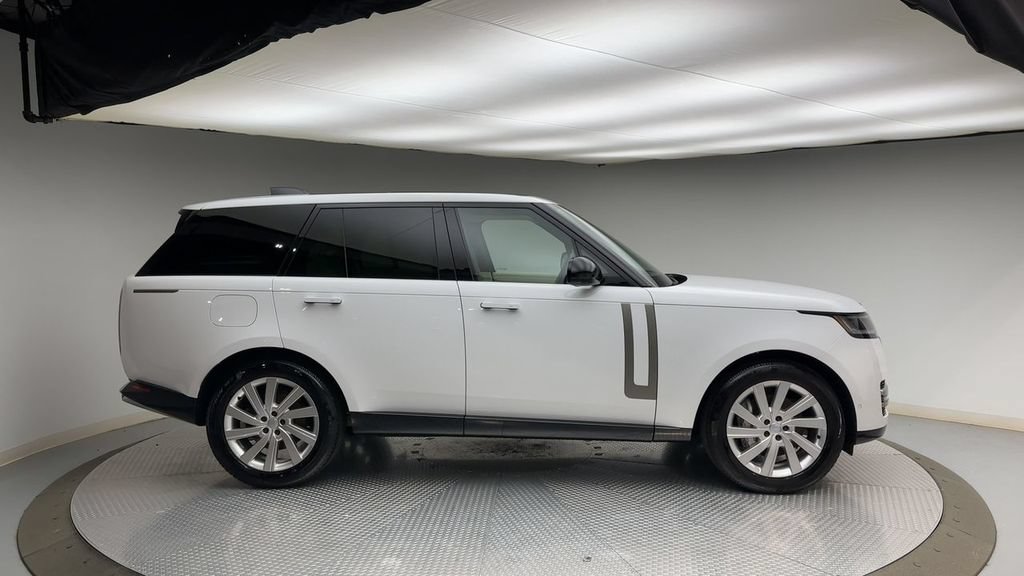 Certified 2025 Land Rover Range Rover SE AWD/4WD image 9