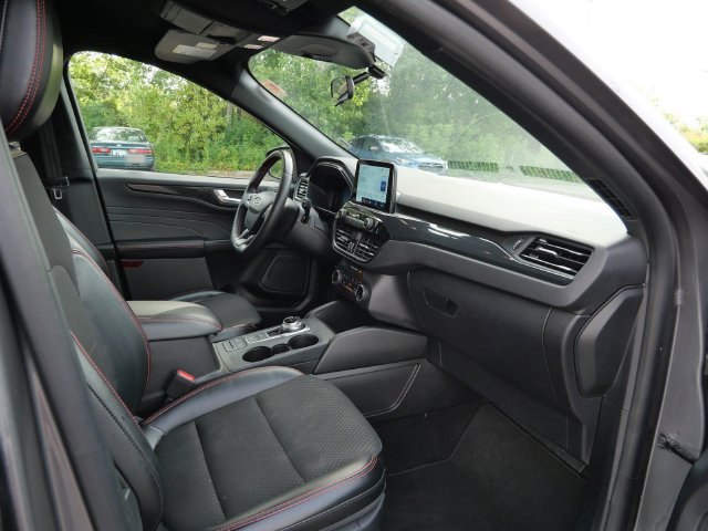 Used 2025 Ford Escape ST-Line Select AWD/4WD image 8