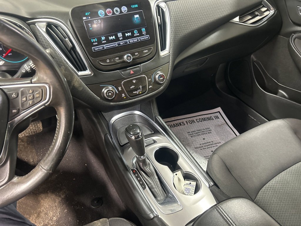 Used 2017 Chevrolet Malibu LT image 7