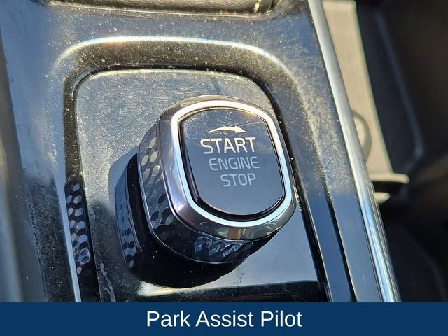 Used 2018 Volvo XC60 T6 R-Design w/ Convenience Package AWD/4WD image 16