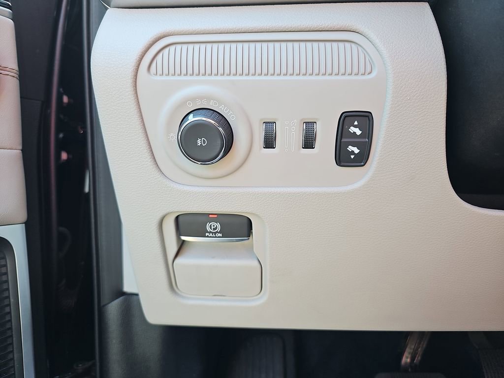 Used 2023 Jeep Wagoneer L Series III image 31