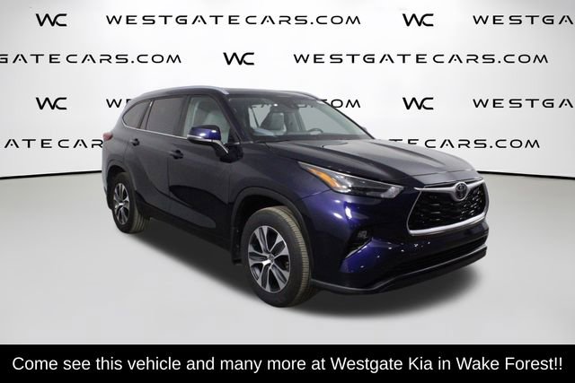 Used 2023 Toyota Highlander XLE video 2