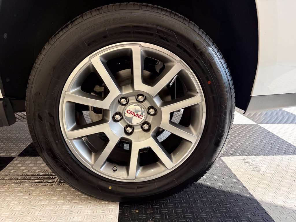 Used 2018 GMC Yukon Denali w/ Open Road Package AWD/4WD image 13