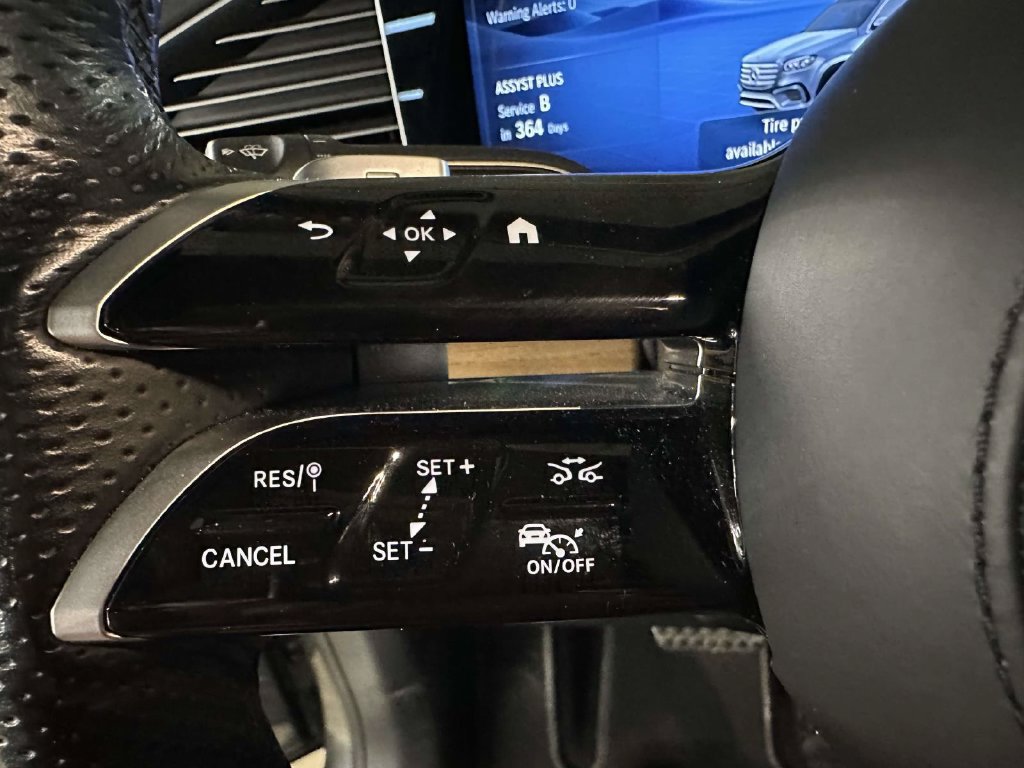 Used 2025 Mercedes-Benz GLS 450 4MATIC w/ AMG Line Exterior image 31