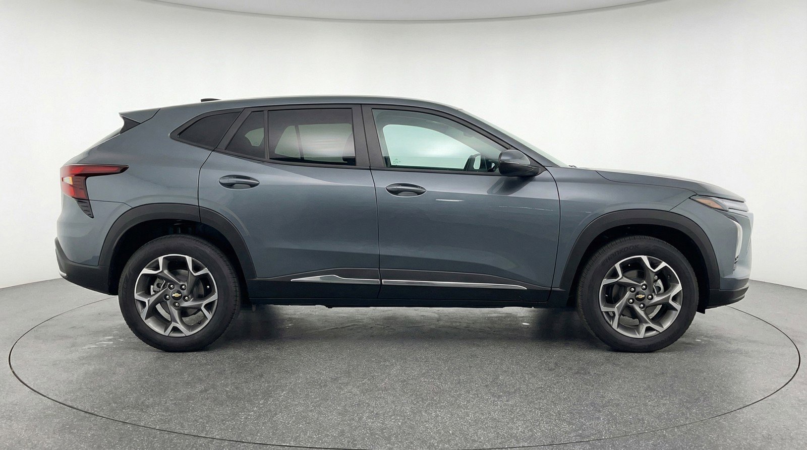 Used 2025 Chevrolet Trax LT image 11