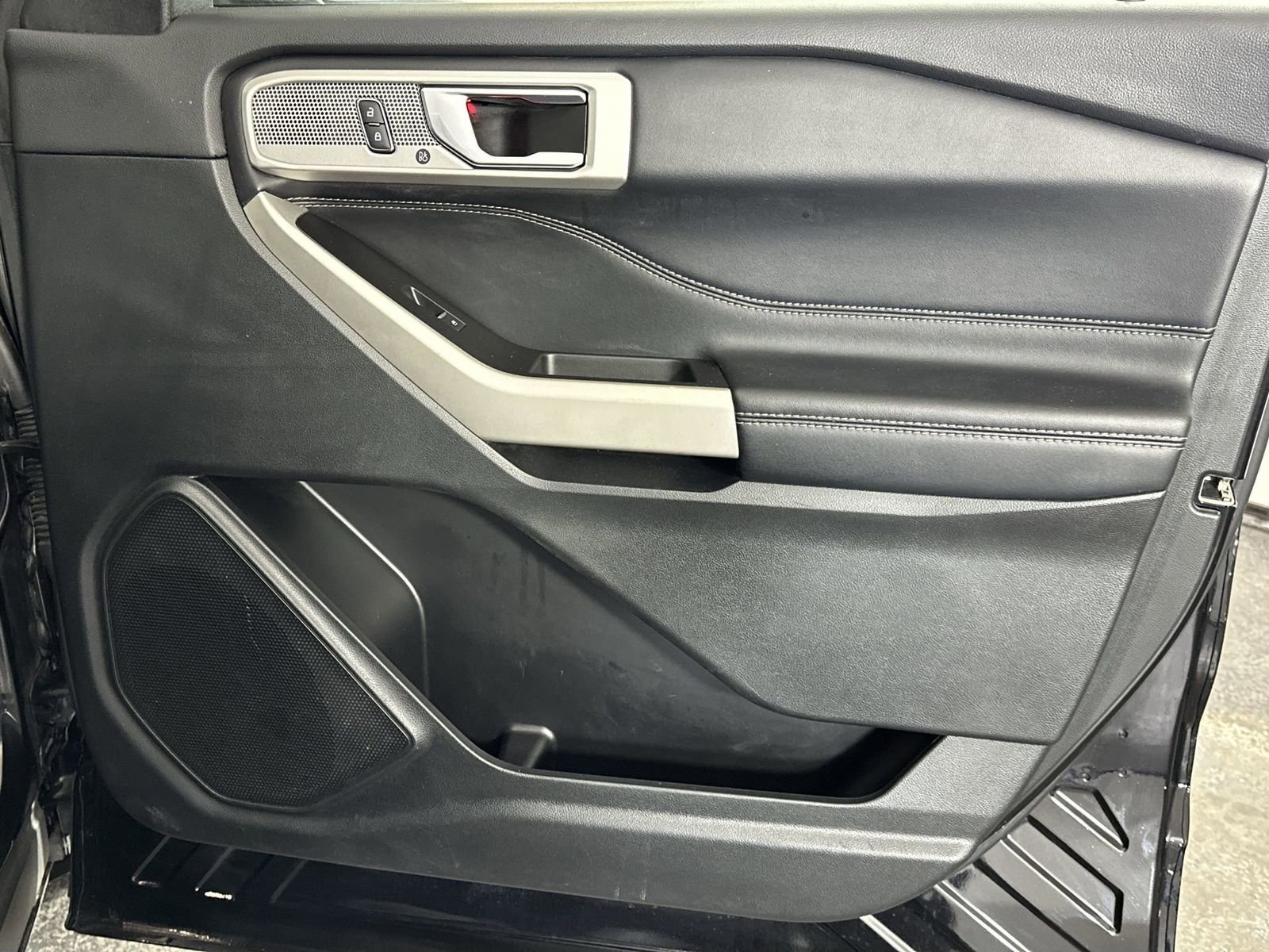 Used 2022 Ford Explorer Limited w/ Equipment Group 301A image 35