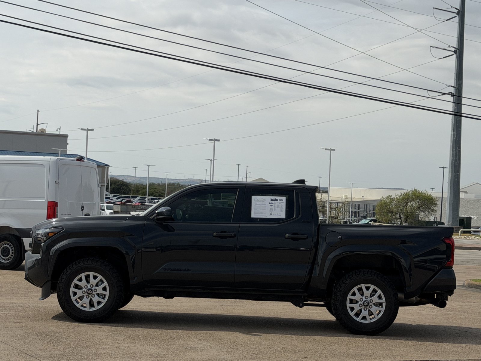 Used 2025 Toyota Tacoma SR5 AWD/4WD image 7