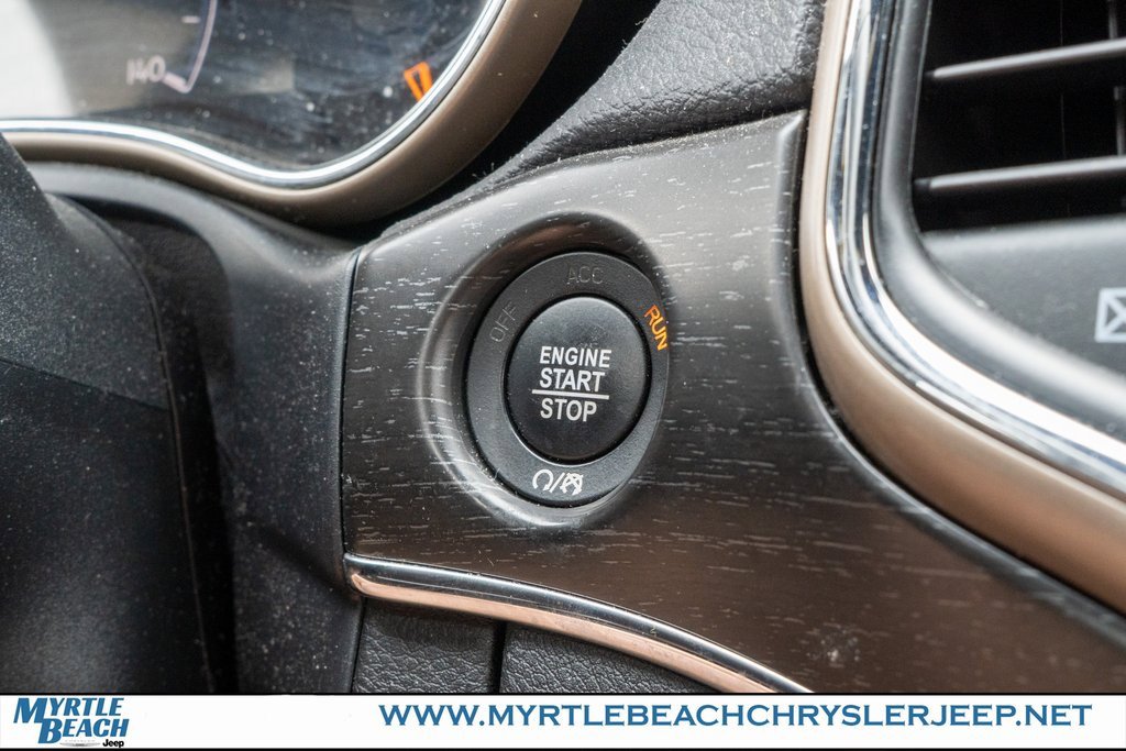 Used 2017 Jeep Grand Cherokee Limited image 29