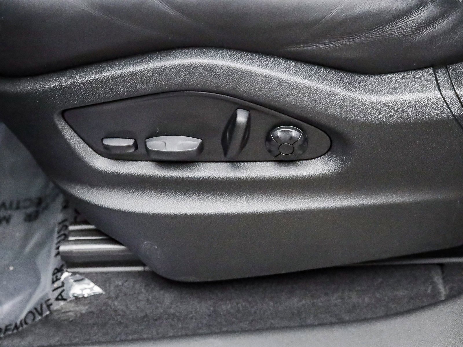 Used 2025 Porsche Cayenne S image 25