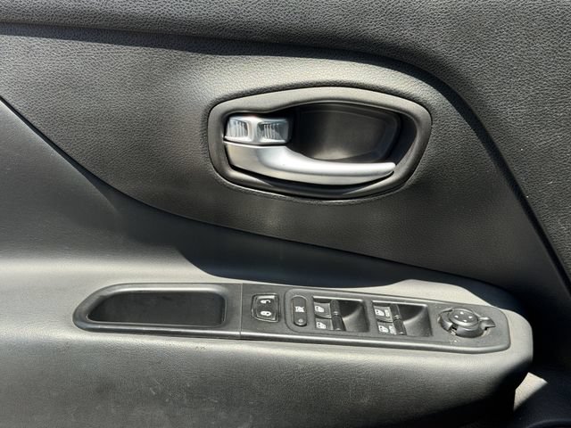 Used 2016 Jeep Renegade Trailhawk AWD/4WD image 24