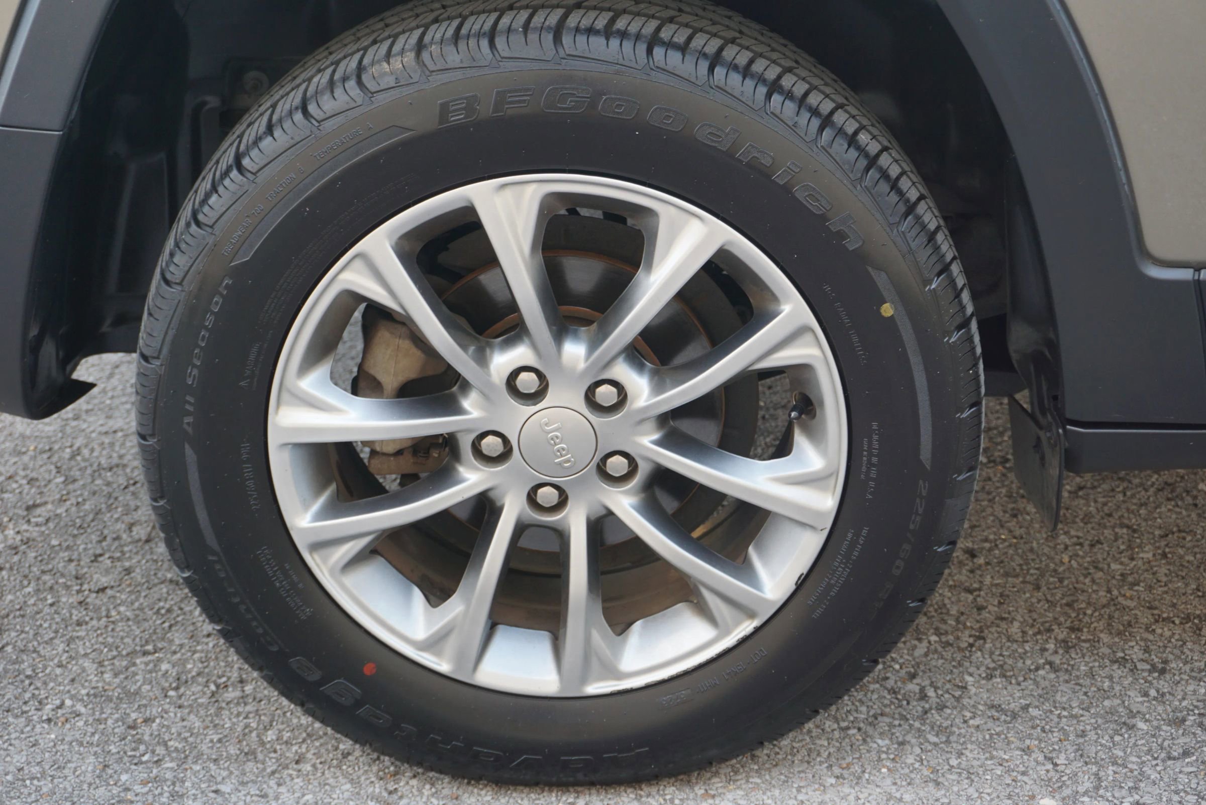 Used 2019 Jeep Cherokee Latitude Plus image 12