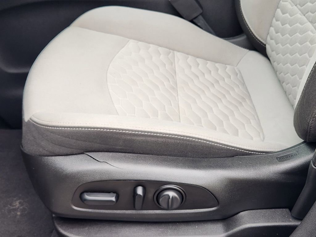 Used 2021 Chevrolet Equinox LS w/ LS Convenience Package FWD image 24