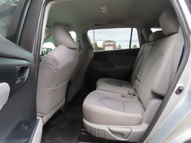 Used 2021 Toyota Highlander L FWD image 21
