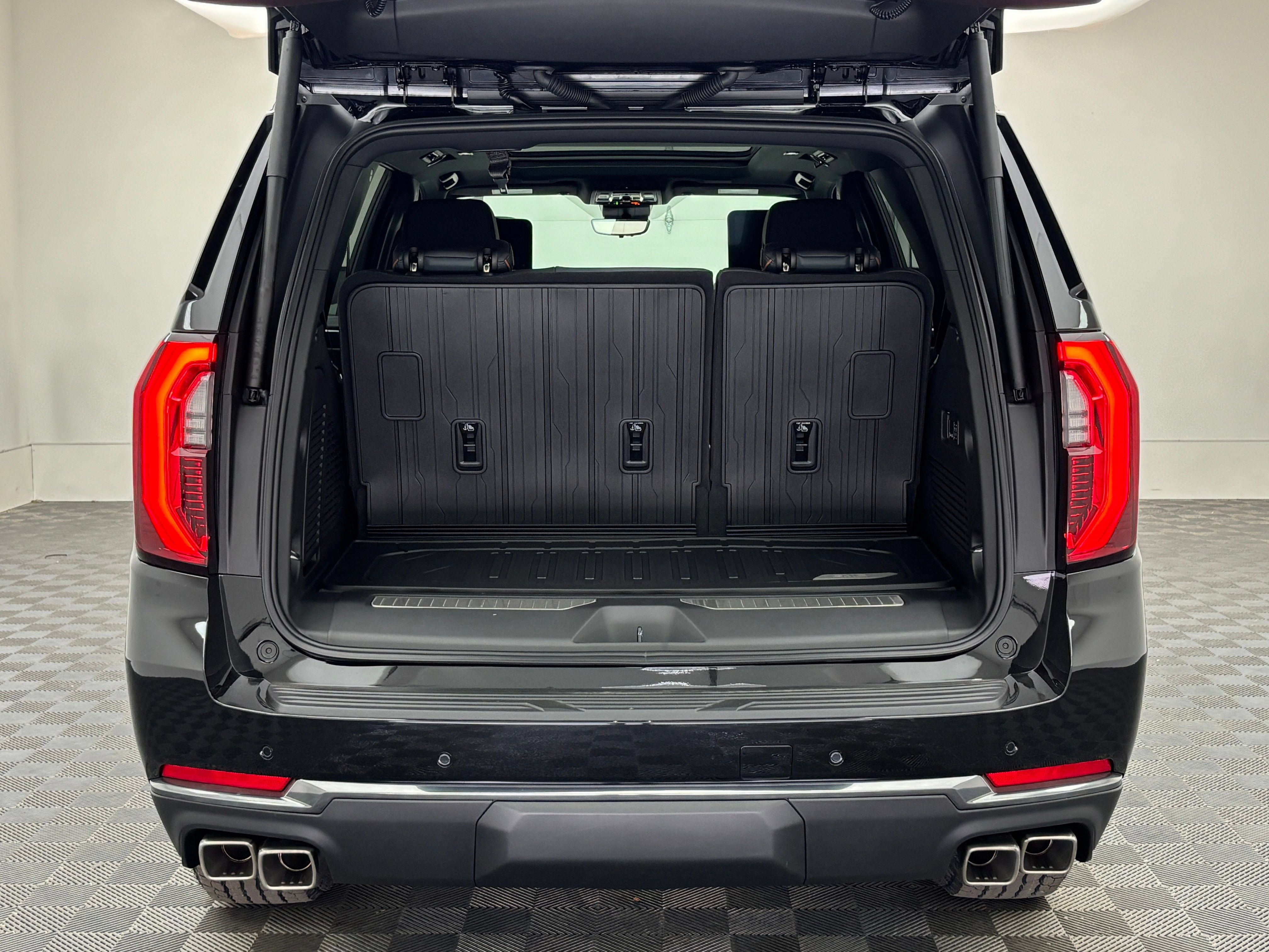New 2026 GMC Yukon AT4 w/ AT4 Premium Plus Package AWD/4WD image 12