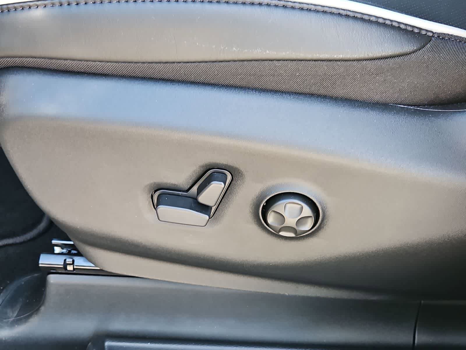 New 2026 Chrysler Pacifica Limited AWD/4WD image 17