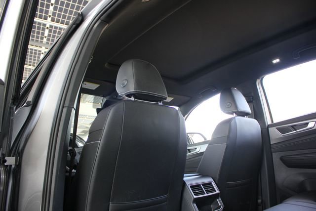 Used 2025 Volkswagen Atlas Cross Sport SE w/ Panoramic Sunroof Package image 31