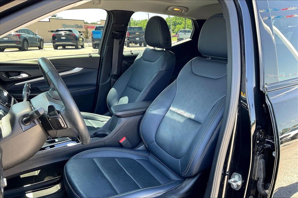 Used 2023 Chevrolet Bolt EUV Premier w/ Sun & Sound Package FWD image 26