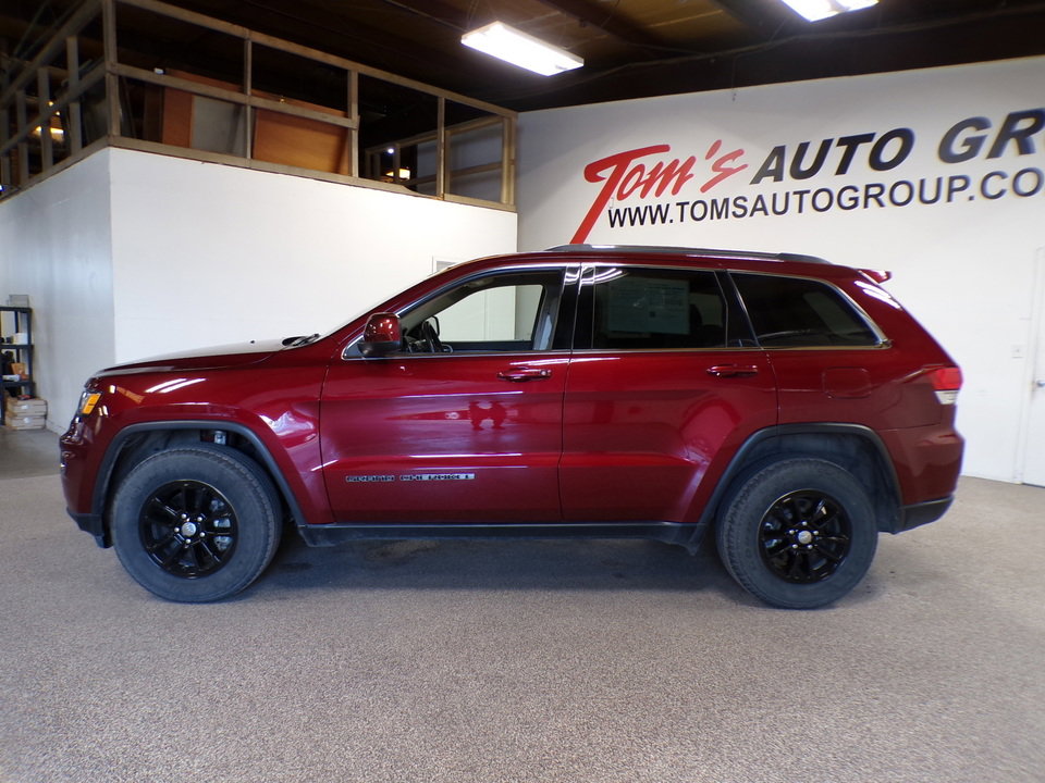 Used 2020 Jeep Grand Cherokee Laredo w/ Security & Convenience Group image 2