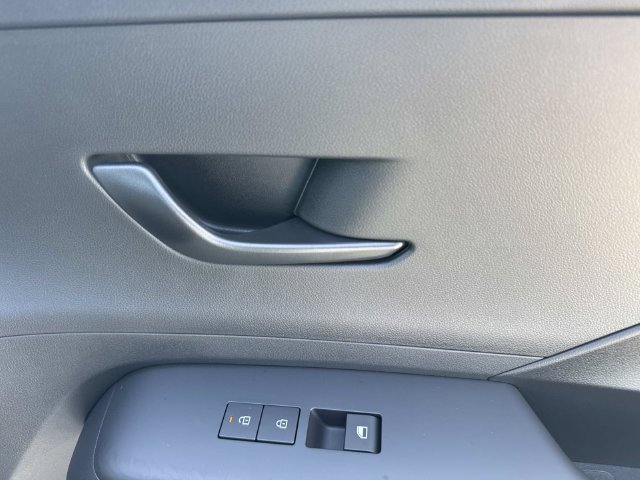 New 2027 Hyundai Kona SE FWD image 17
