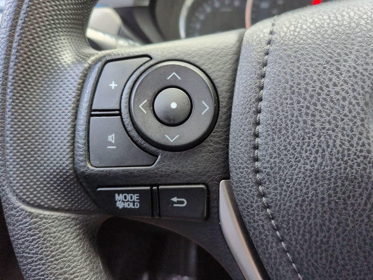 Used 2015 Toyota Corolla LE FWD image 22