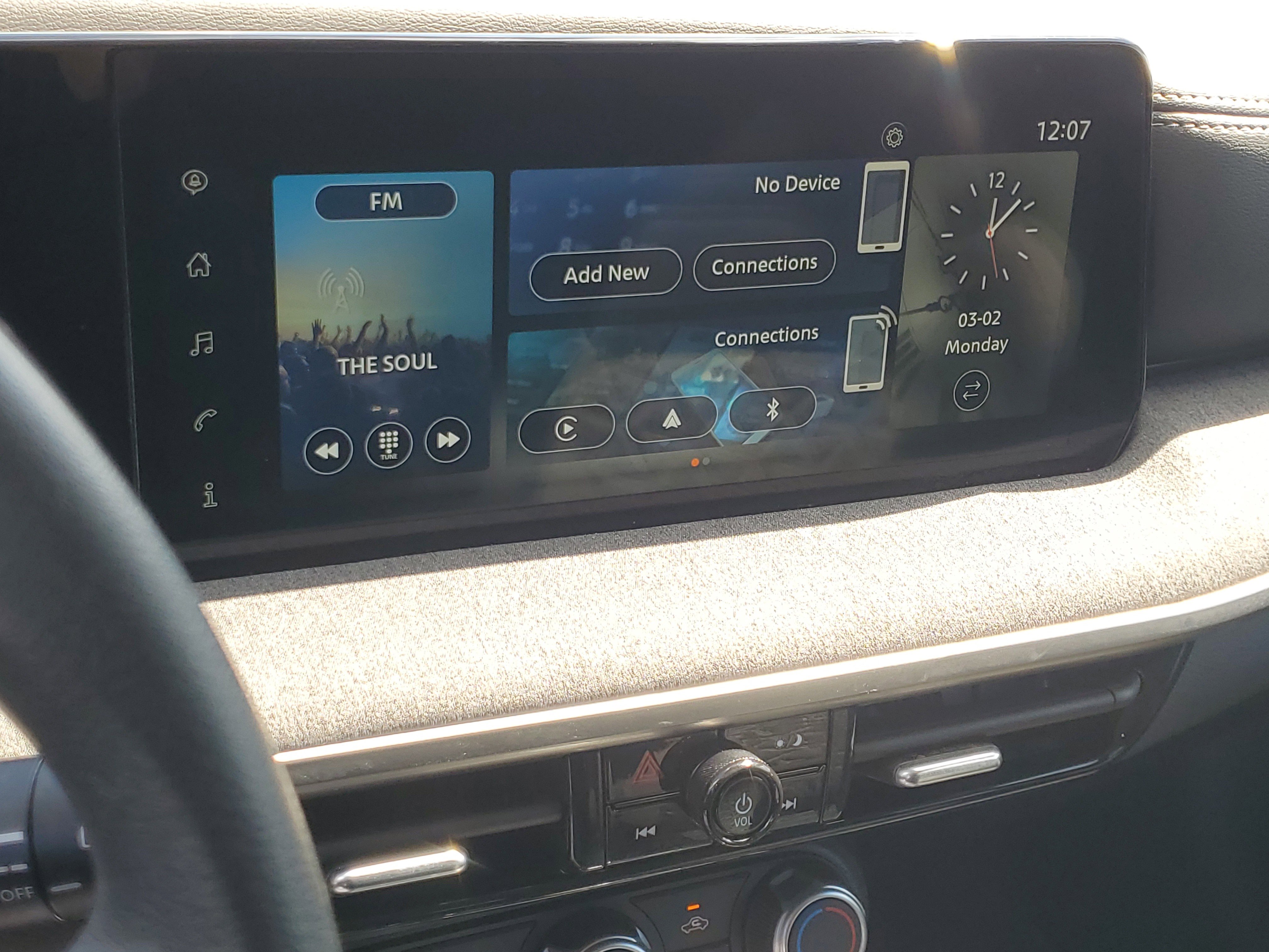 Used 2025 Nissan Kicks SV image 24