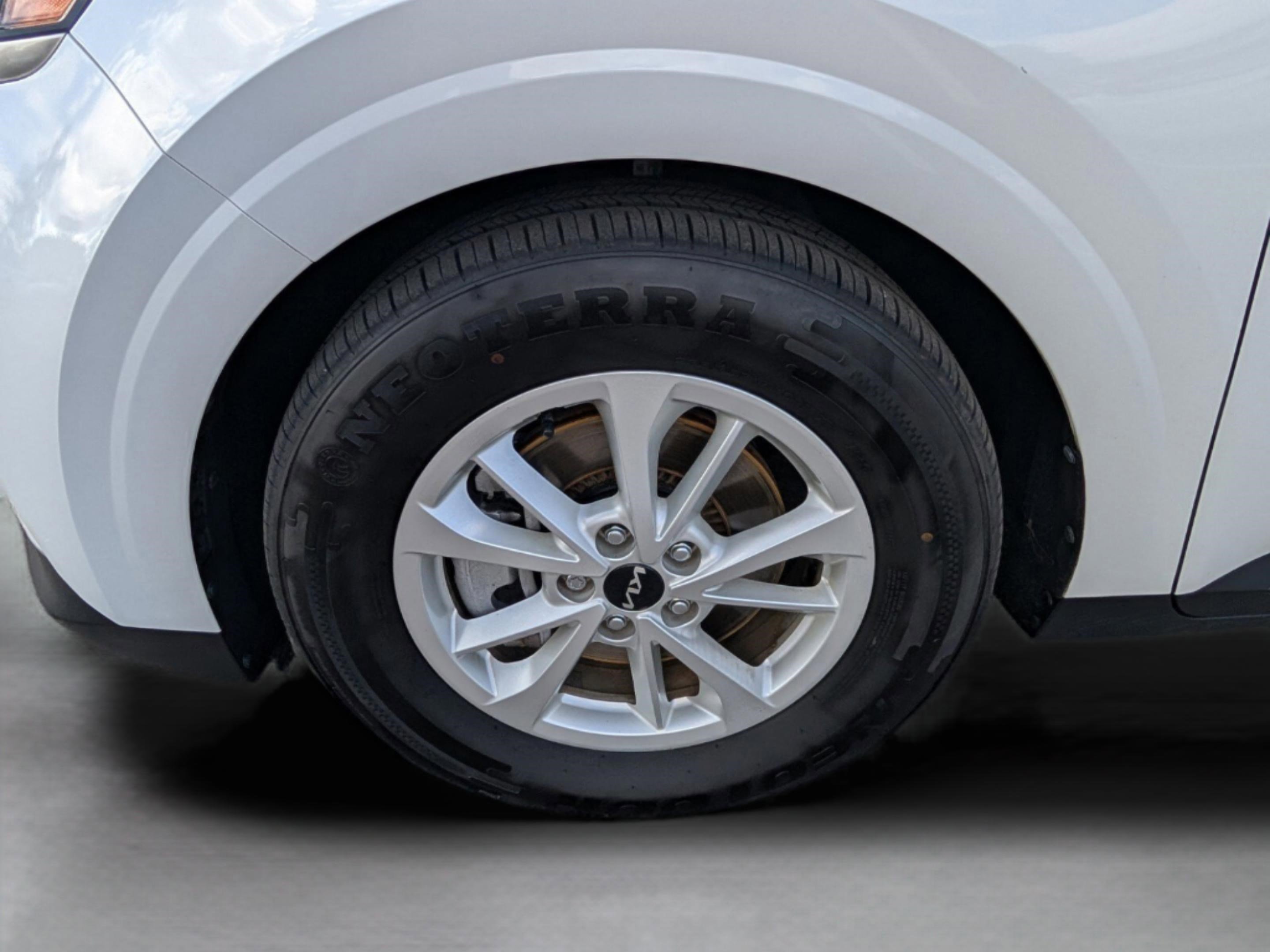 Certified 2024 Kia Carnival LX image 13