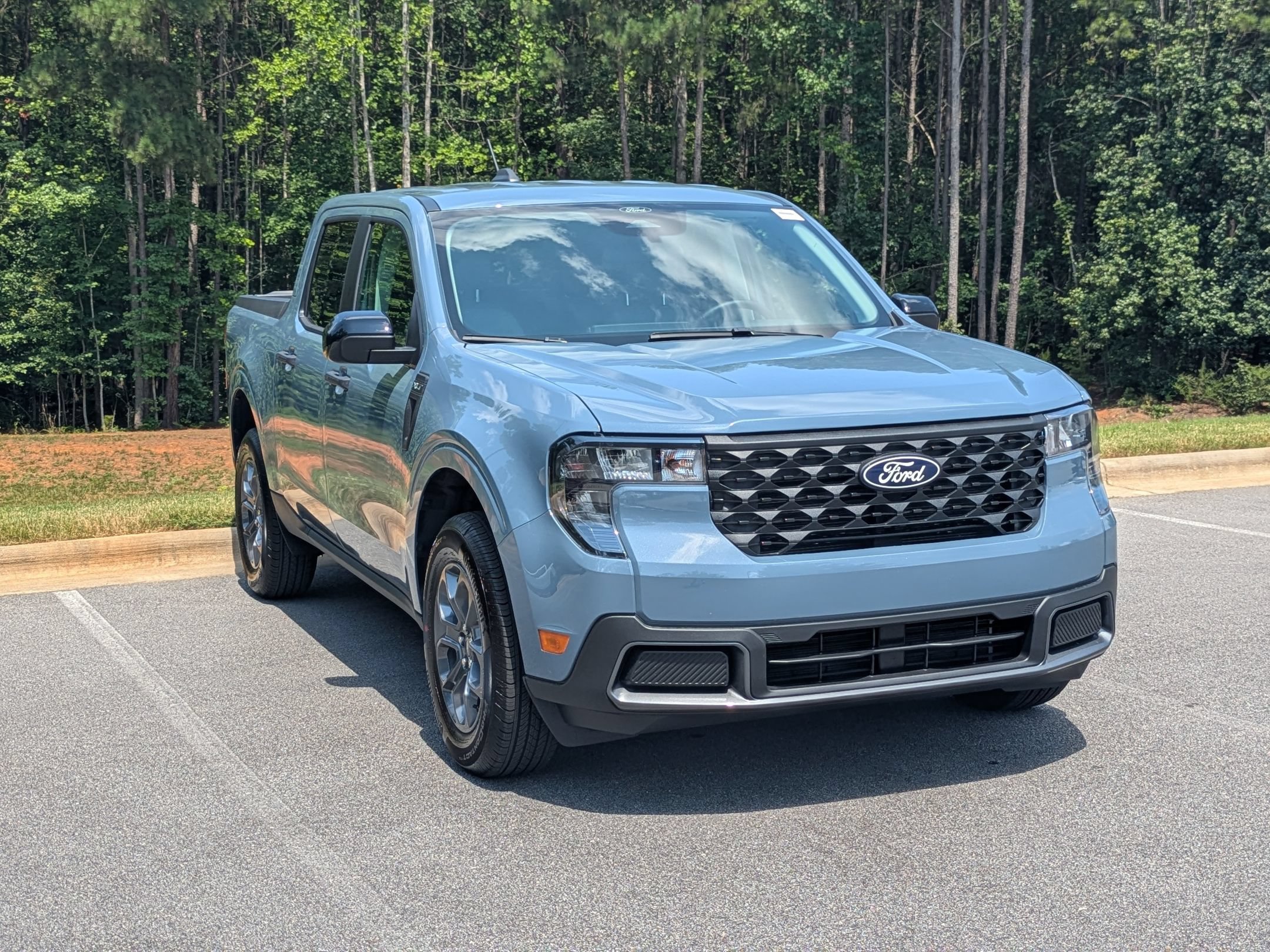 New 2026 Ford Maverick XLT w/ XLT Luxury Package FWD image 2