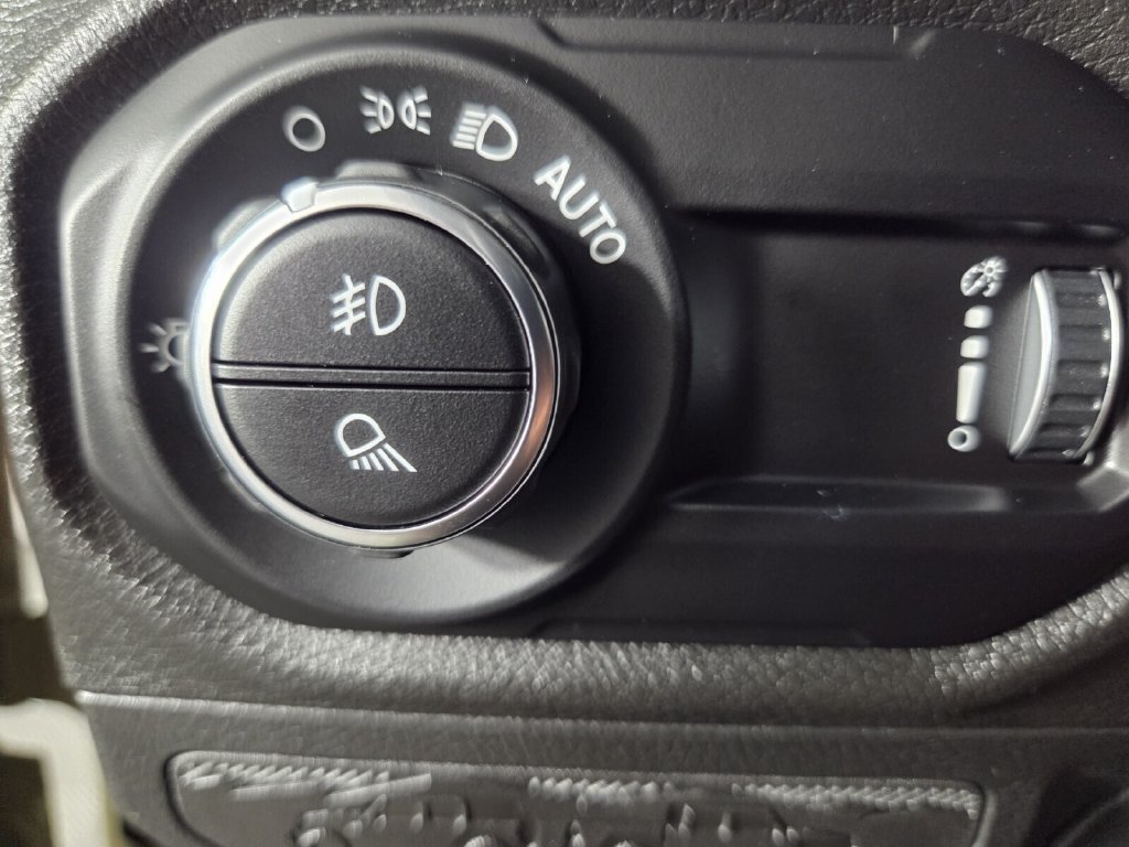Used 2026 Jeep Gladiator Sport AWD/4WD image 17