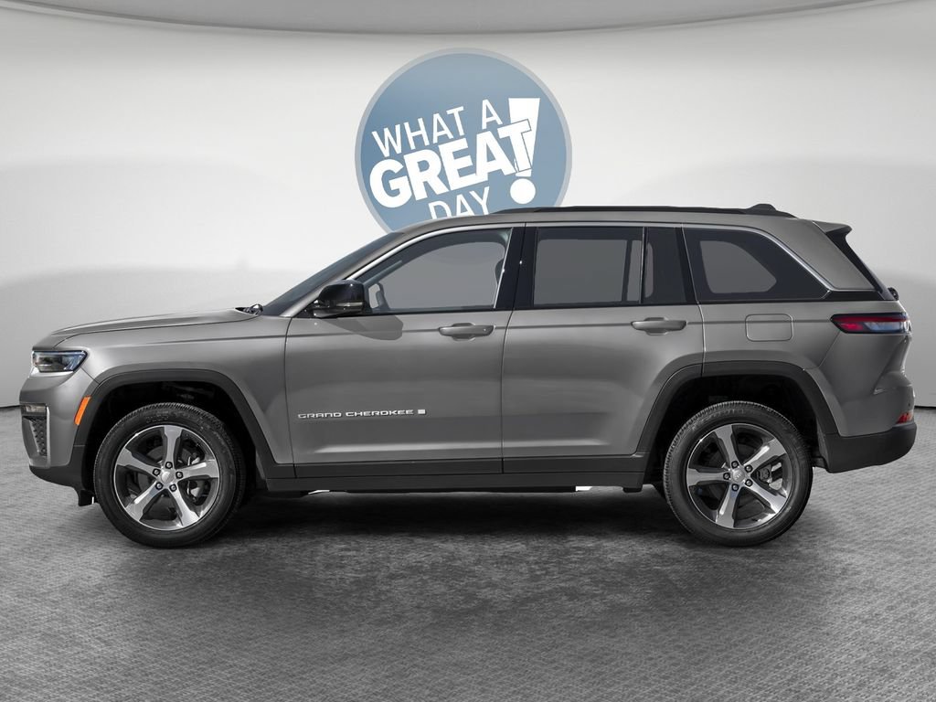 New 2027 Jeep Grand Cherokee Altitude AWD/4WD image 3