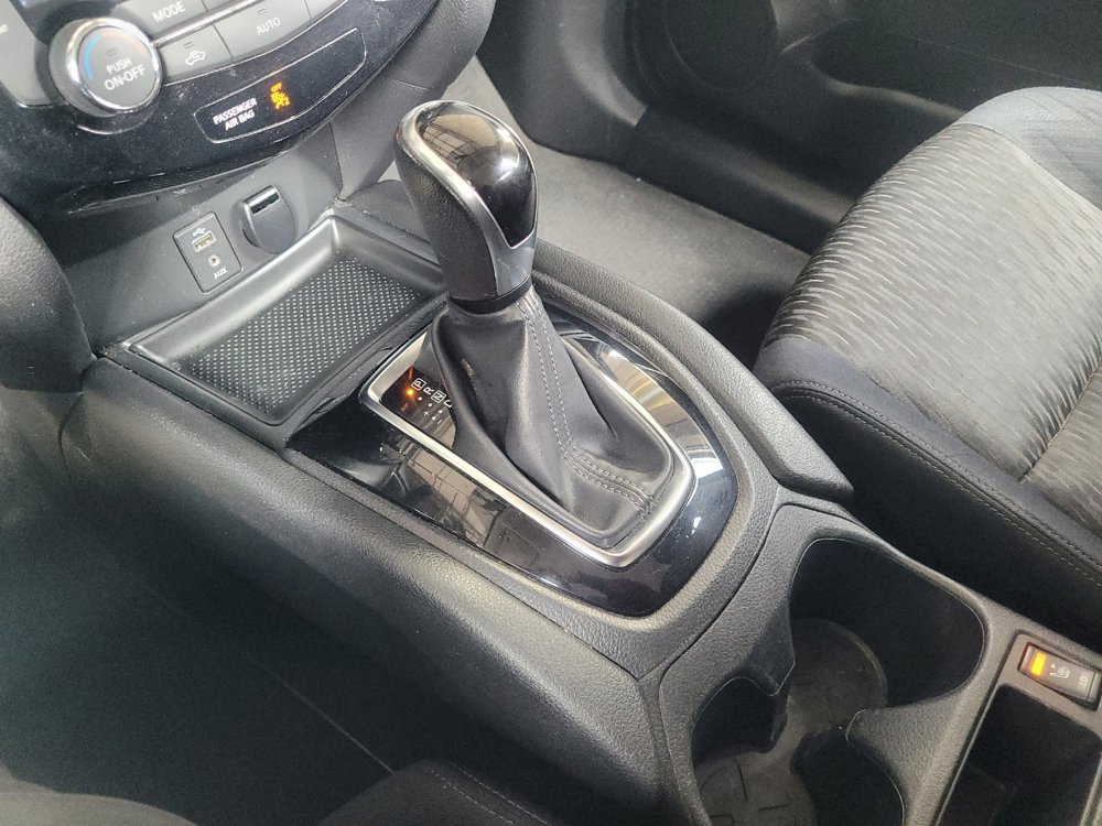 Used 2017 Nissan Rogue SV image 26