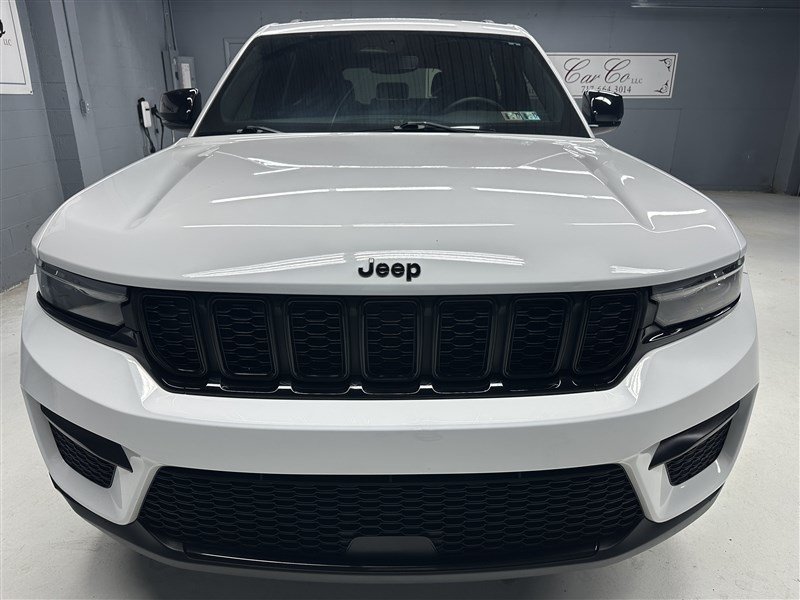 Used 2022 Jeep Grand Cherokee Altitude AWD/4WD image 11