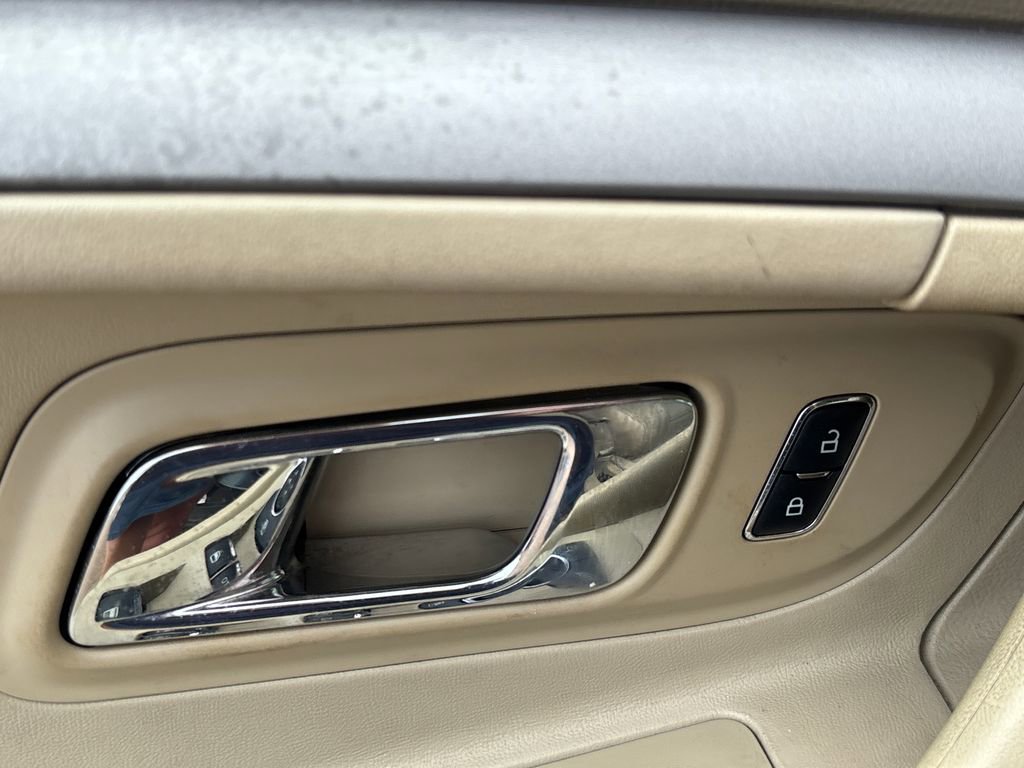 Used 2015 Ford Taurus SEL w/ Equipment Group 201A FWD image 9