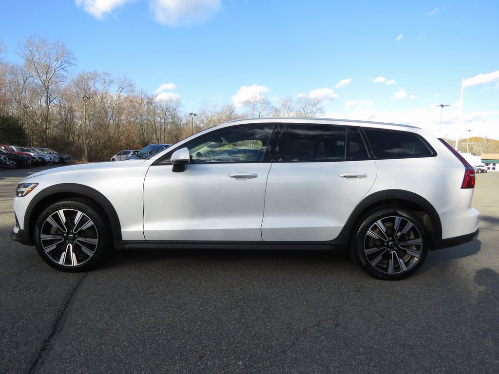 Used 2022 Volvo V60 T5 Cross Country w/ Climate Package image 7