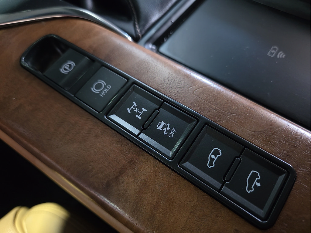 Used 2023 Lexus LX 600 4WD w/ Accessory Package (Z1) image 21