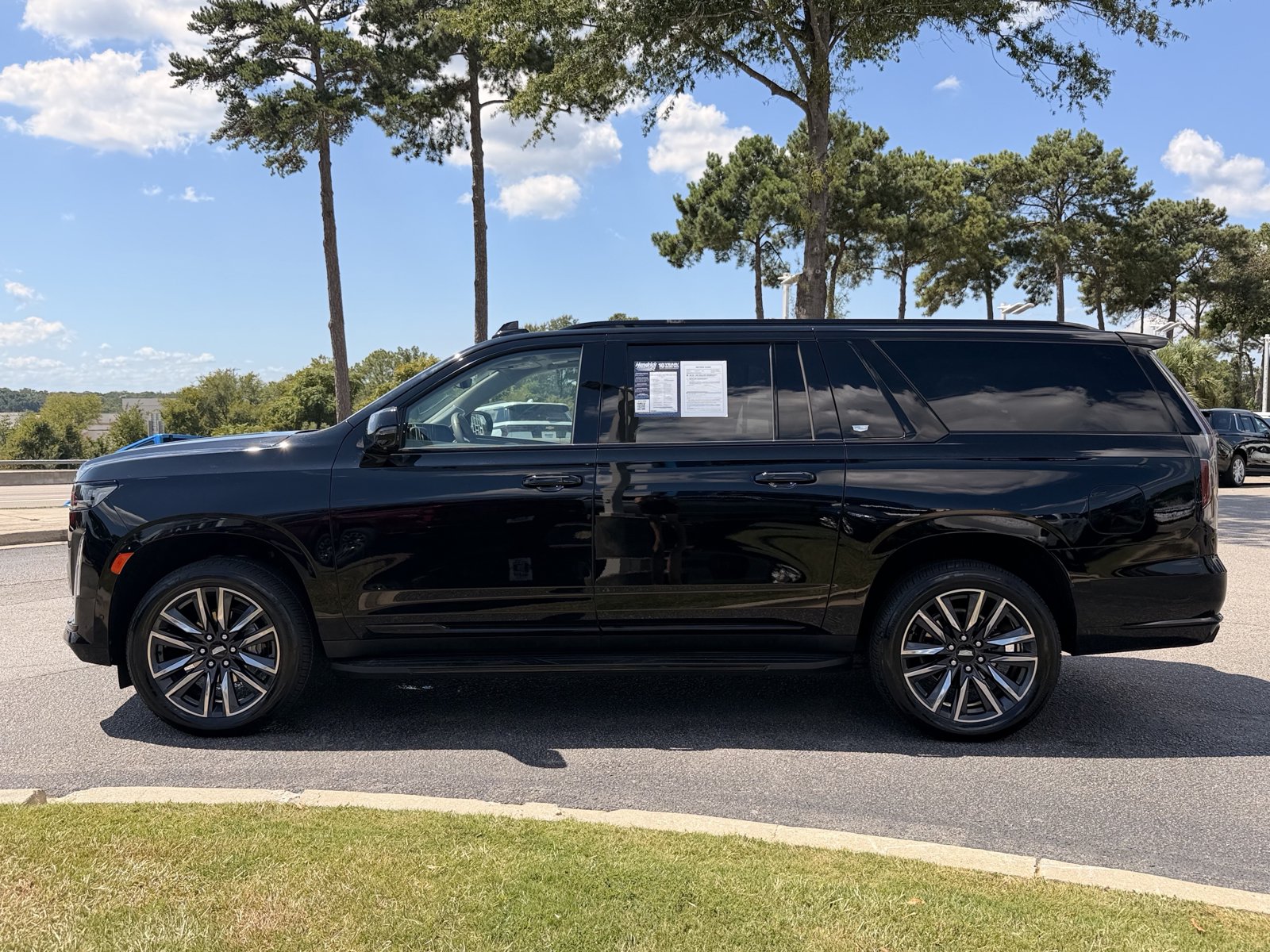 Used 2024 Cadillac Escalade ESV Sport Platinum AWD/4WD image 9